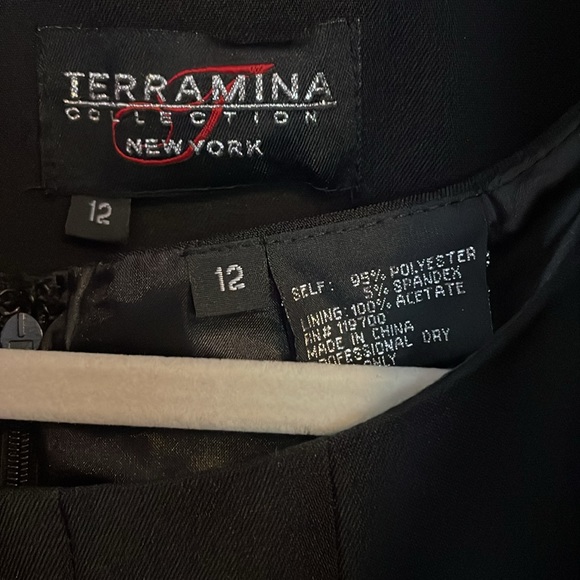 Classy 2-piece black dress. Great for special events. Fully lined. Flaired. 12 - Picture 3 of 9